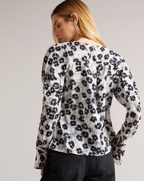 TAURIUS-Tops-Dress up the everyday with TAURIUS. This long-sleeved top is a real all-rounder: it's perfect for work, the pub and any party that requires A Nice Top, thanks to its pretty floral fabric and flirty keyhole detail. Pair with plain trousers and pumps for an easy-to-style look. Ted Baker womenswear collection Long-sleeved top Ruched detailing Floral print Tie-up keyhole detail Our model is 5'9"/ 1.75m and wears a size 8- Ted Baker Romania